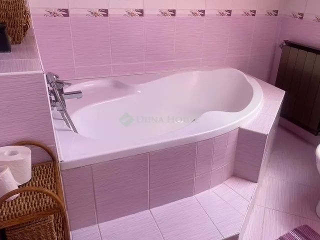 Eladó ház Taksony 390 nm