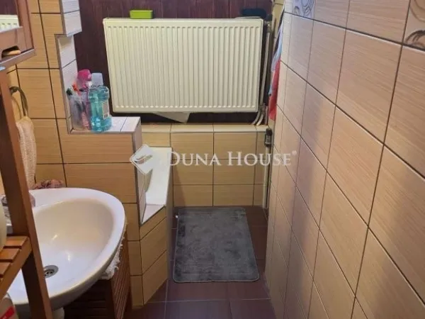 Eladó kereskedelmi és ipari ingatlan Vecsés 357 nm