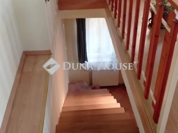 Eladó ház Budapest XVI. kerület 222 nm