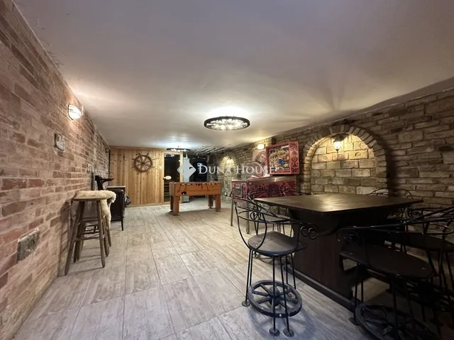 Eladó ház Taksony 290 nm