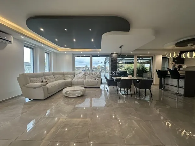 Eladó ház Taksony 290 nm