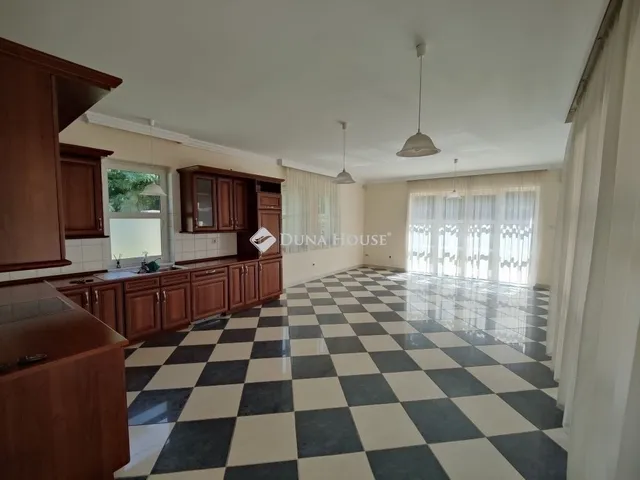 Eladó ház Budapest XVIII. kerület, Erzsébettelep 280 nm