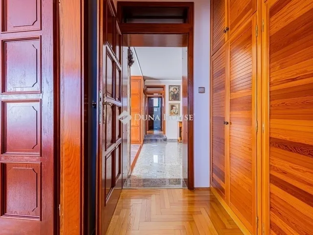 Eladó ház Budapest XVI. kerület 300 nm