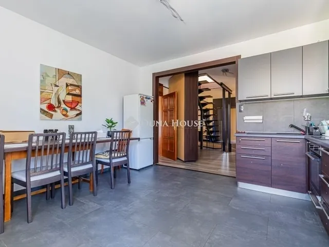 Eladó ház Budapest XVI. kerület 300 nm