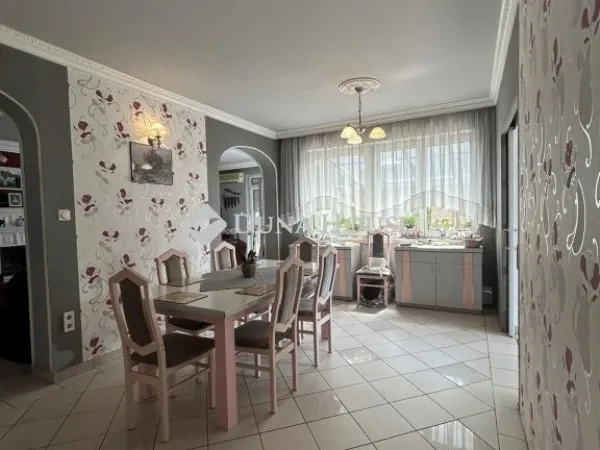 Eladó ház Vecsés 220 nm