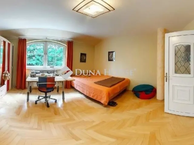 Eladó ház Budapest II. kerület 385 nm