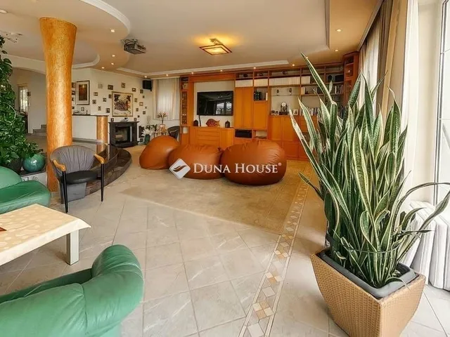 Eladó ház Budapest II. kerület 385 nm