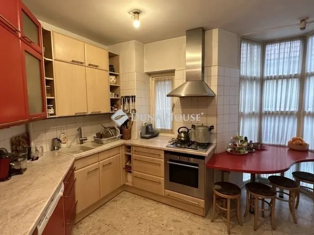 Eladó ház Budapest II. kerület 286 nm