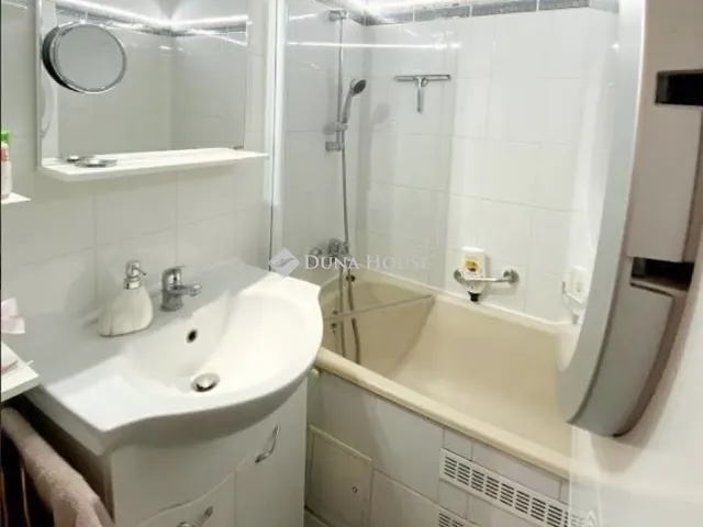 Eladó lakás Budapest X. kerület 74 nm