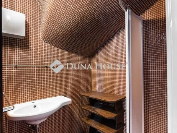 Eladó kereskedelmi és ipari ingatlan Budapest II. kerület 109 nm