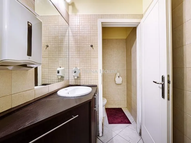 Eladó kereskedelmi és ipari ingatlan Budapest II. kerület 109 nm