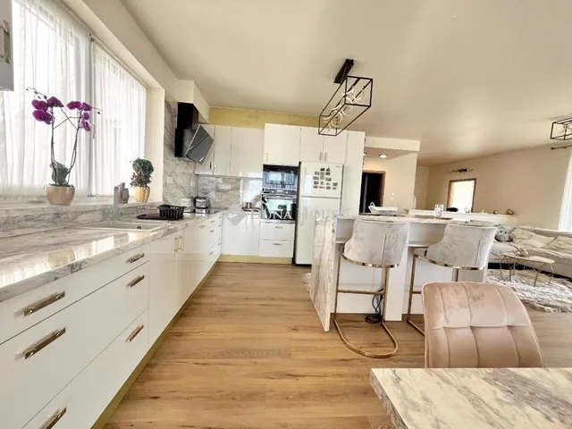 Eladó lakás Budapest XVII. kerület 153 nm