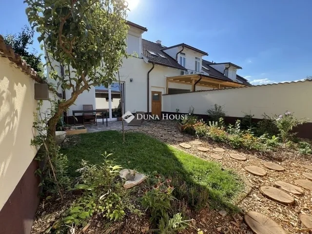 Eladó ház Vác, Burgundia 100 nm