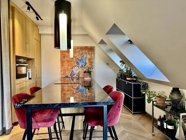 Eladó lakás Budapest VI. kerület, Nagykörúton kívüli terület 92 nm