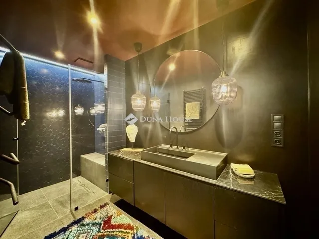 Eladó lakás Budapest VI. kerület, Nagykörúton kívüli terület 92 nm