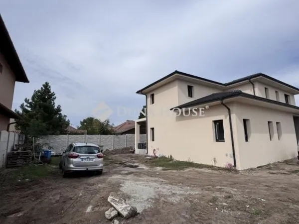 Eladó ház Gyál 285 nm