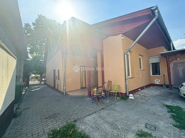 Eladó ház Budapest XV. kerület, Pestújhely 275 nm