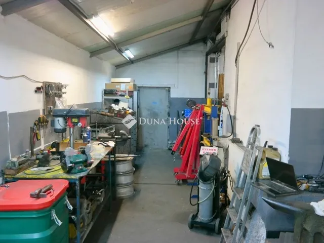 Eladó kereskedelmi és ipari ingatlan Budapest XXI. kerület, Gyártelep 250 nm
