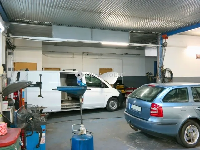 Eladó kereskedelmi és ipari ingatlan Budapest XXI. kerület, Gyártelep 250 nm