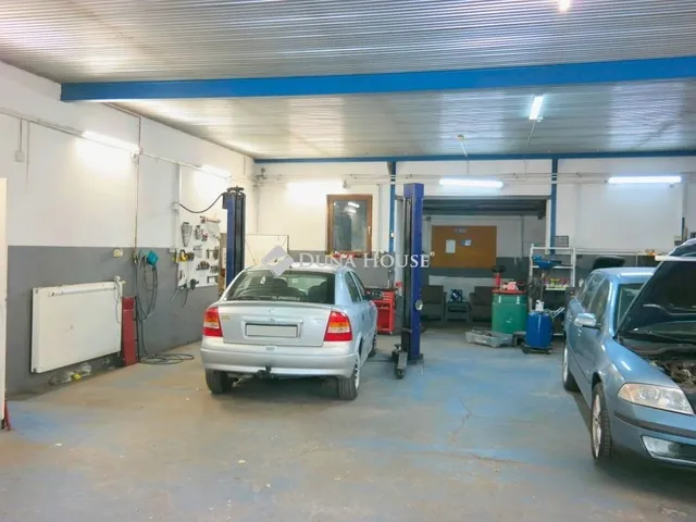 Eladó kereskedelmi és ipari ingatlan Budapest XXI. kerület, Gyártelep 250 nm