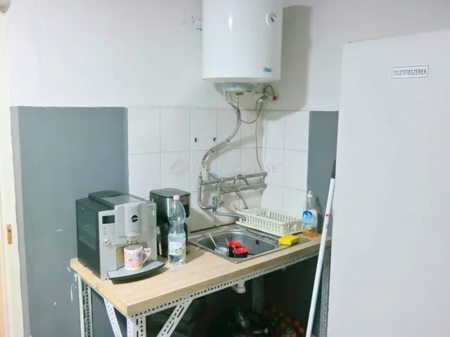 Eladó kereskedelmi és ipari ingatlan Budapest XXI. kerület, Gyártelep 250 nm