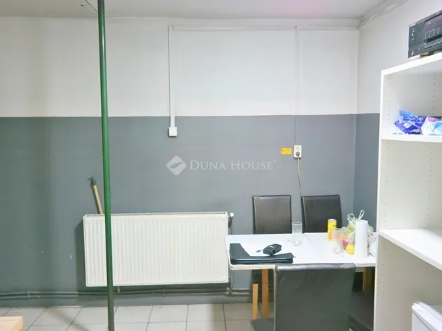 Eladó kereskedelmi és ipari ingatlan Budapest XXI. kerület, Gyártelep 250 nm