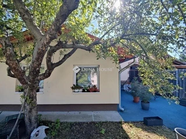 Eladó ház Budapest IX. kerület, József Attila lakótelep 57 nm