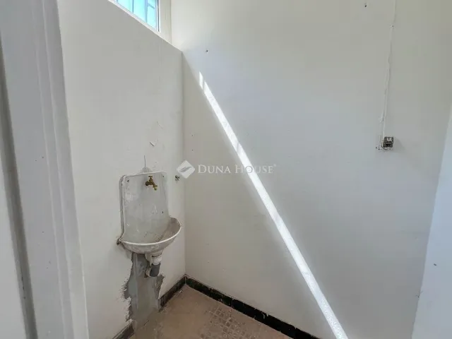 Eladó kereskedelmi és ipari ingatlan Budapest XX. kerület 142 nm