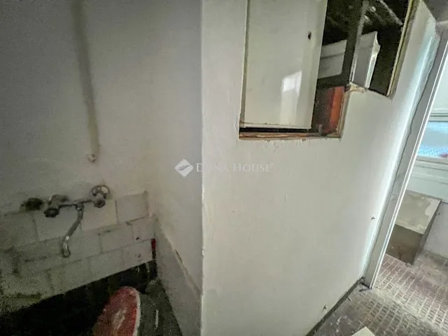 Eladó kereskedelmi és ipari ingatlan Budapest XX. kerület 142 nm