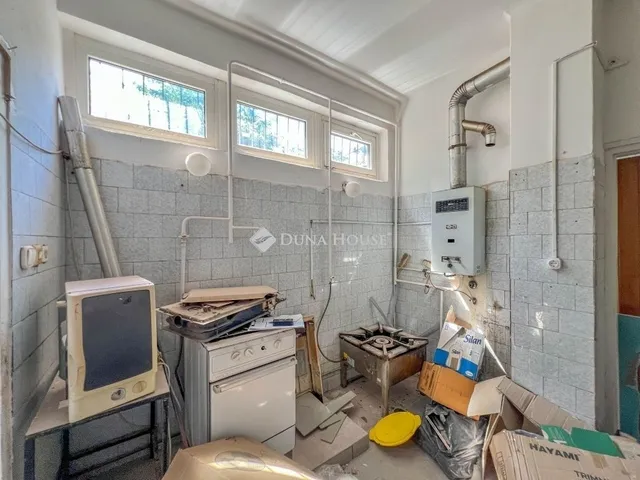 Eladó kereskedelmi és ipari ingatlan Budapest XX. kerület 142 nm