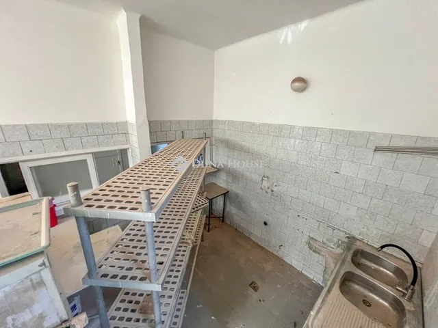 Eladó kereskedelmi és ipari ingatlan Budapest XX. kerület 142 nm