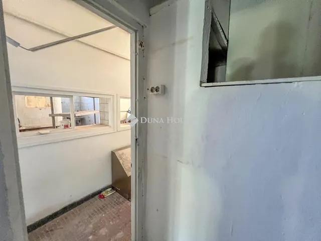 Eladó kereskedelmi és ipari ingatlan Budapest XX. kerület 142 nm