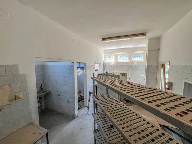 Eladó kereskedelmi és ipari ingatlan Budapest XX. kerület 142 nm