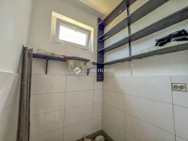 Eladó kereskedelmi és ipari ingatlan Budapest XX. kerület 142 nm