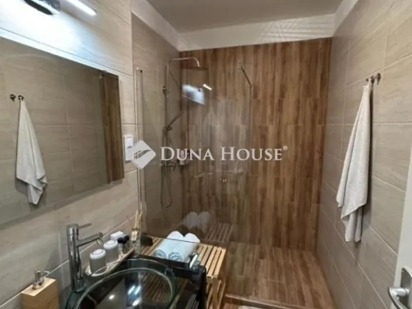 Eladó lakás Budapest VI. kerület, Nagykörúton kívüli terület 116 nm