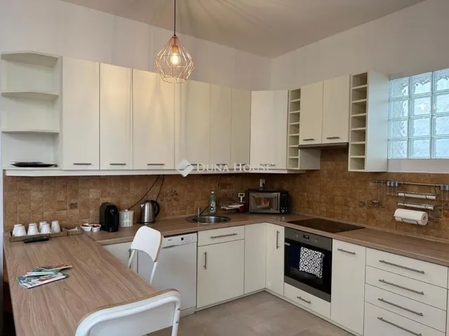 Eladó lakás Budapest VI. kerület, Nagykörúton kívüli terület 116 nm