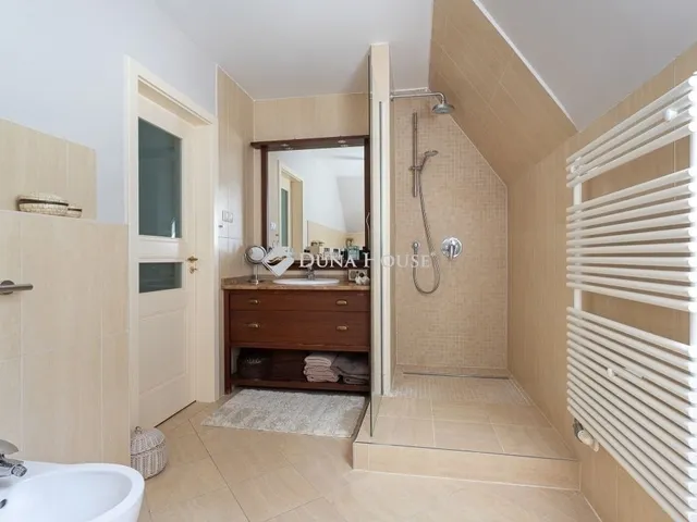 Eladó ház Budapest II. kerület 270 nm