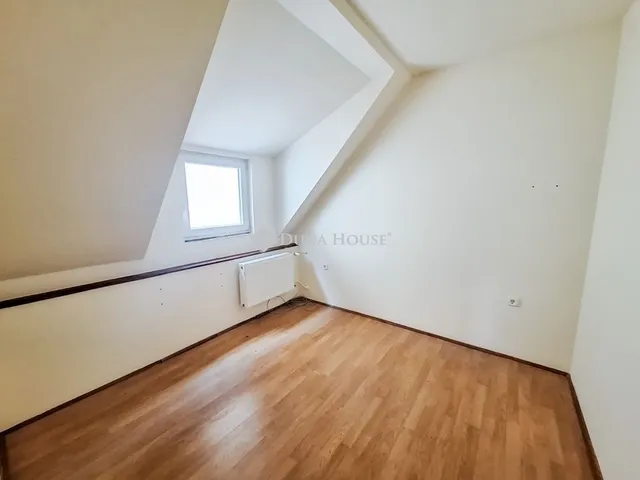 Eladó ház Budapest XVI. kerület, Kisszentmihály 208 nm