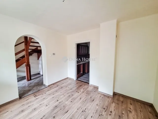 Eladó ház Budapest XVI. kerület, Kisszentmihály 208 nm