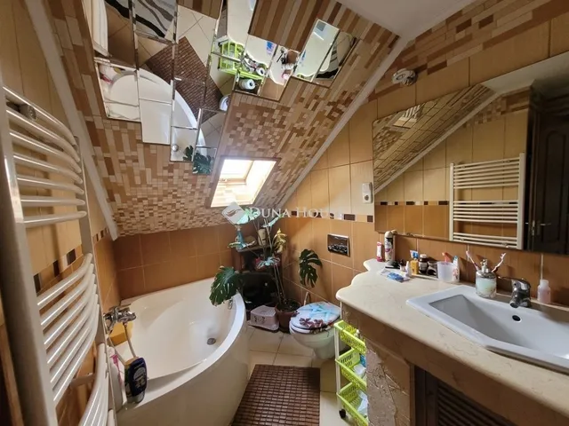 Eladó lakás Üllő 72 nm