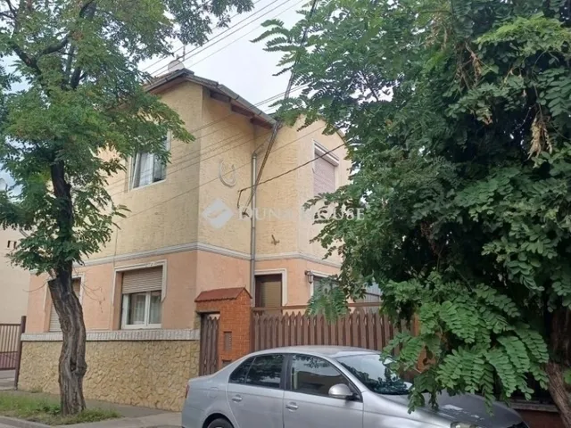 Eladó ház Budapest XV. kerület 180 nm