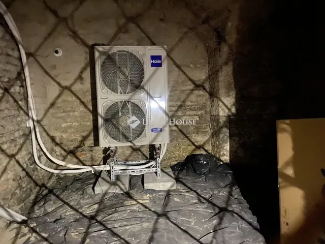 Eladó kereskedelmi és ipari ingatlan Budapest VI. kerület 252 nm