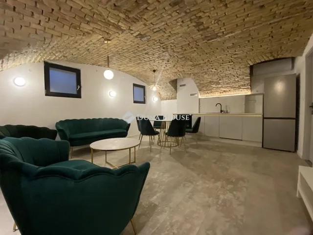 Eladó kereskedelmi és ipari ingatlan Budapest VI. kerület 252 nm