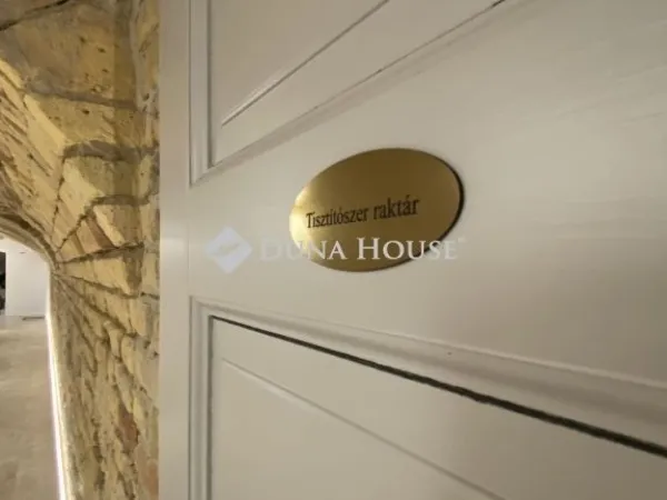 Eladó kereskedelmi és ipari ingatlan Budapest VI. kerület 252 nm