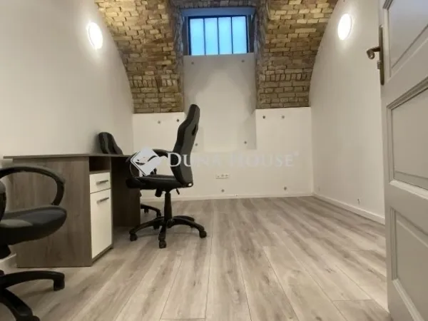 Eladó kereskedelmi és ipari ingatlan Budapest VI. kerület 252 nm