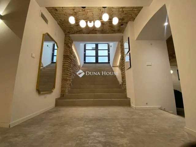 Eladó kereskedelmi és ipari ingatlan Budapest VI. kerület 252 nm