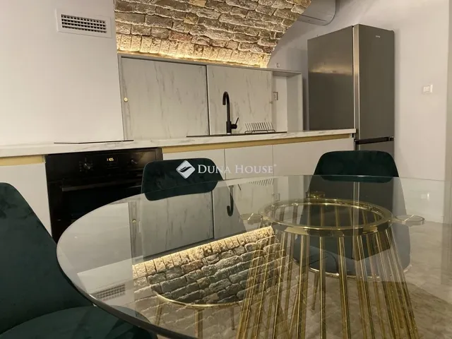 Eladó kereskedelmi és ipari ingatlan Budapest VI. kerület 252 nm