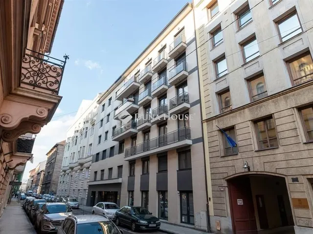 Eladó kereskedelmi és ipari ingatlan Budapest VI. kerület, Nagykörúton kívüli terület 31 nm