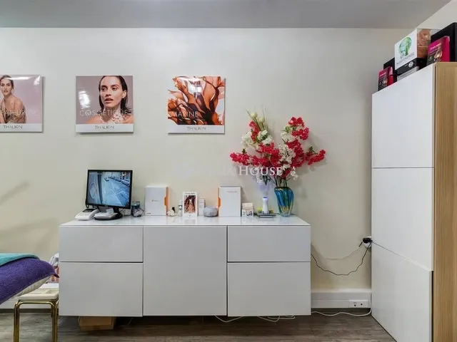 Eladó kereskedelmi és ipari ingatlan Budapest VI. kerület, Nagykörúton kívüli terület 31 nm