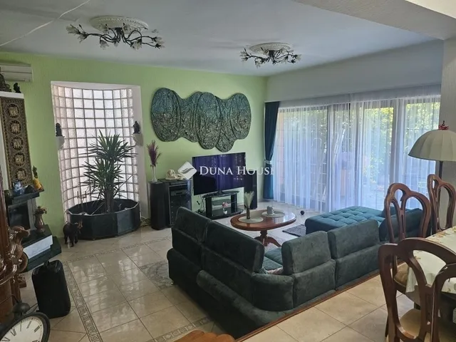 Eladó ház Budapest XVI. kerület, Rákosszentmihály 320 nm